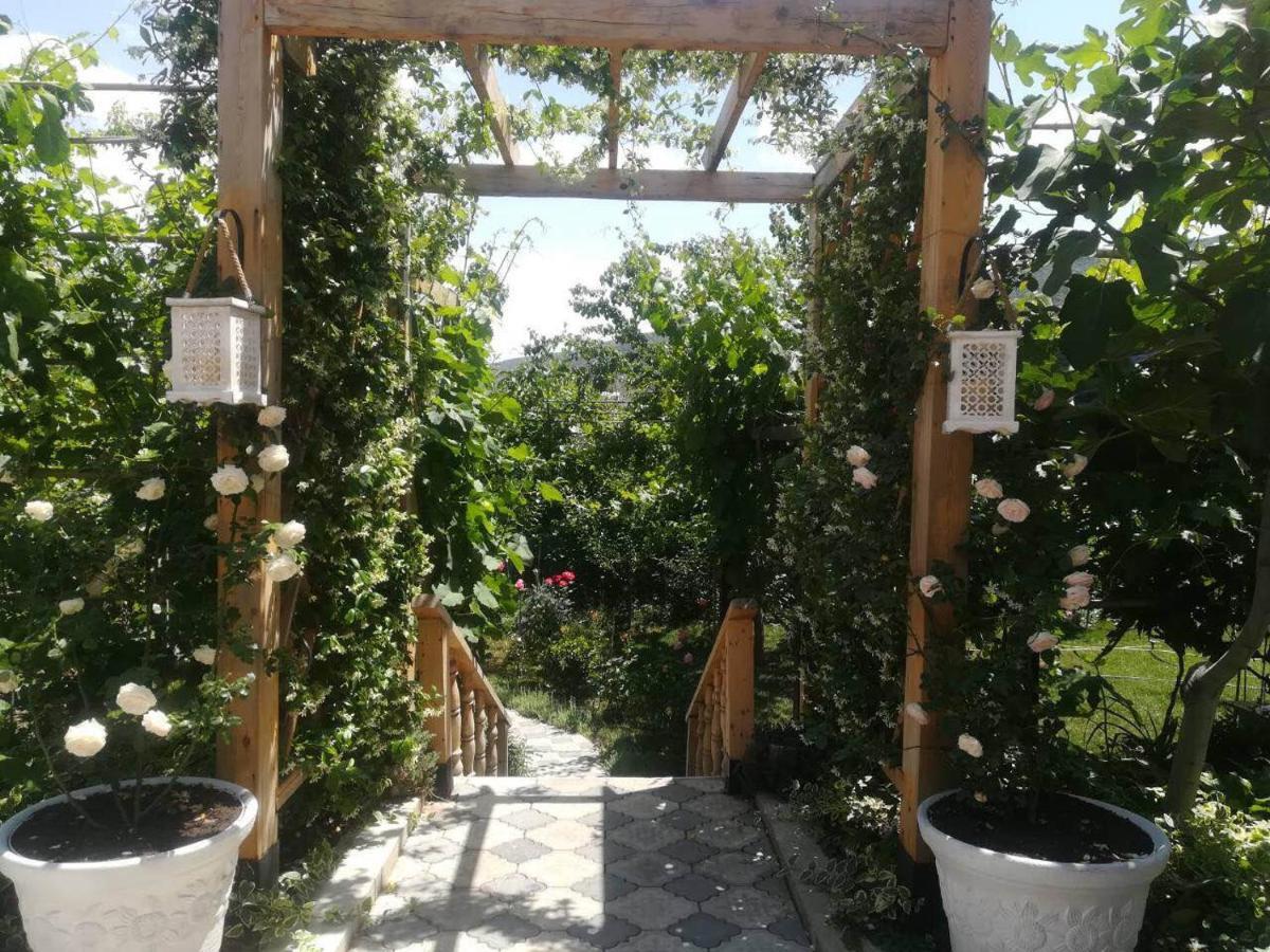 Hotel My Garden à Tbilissi Extérieur photo